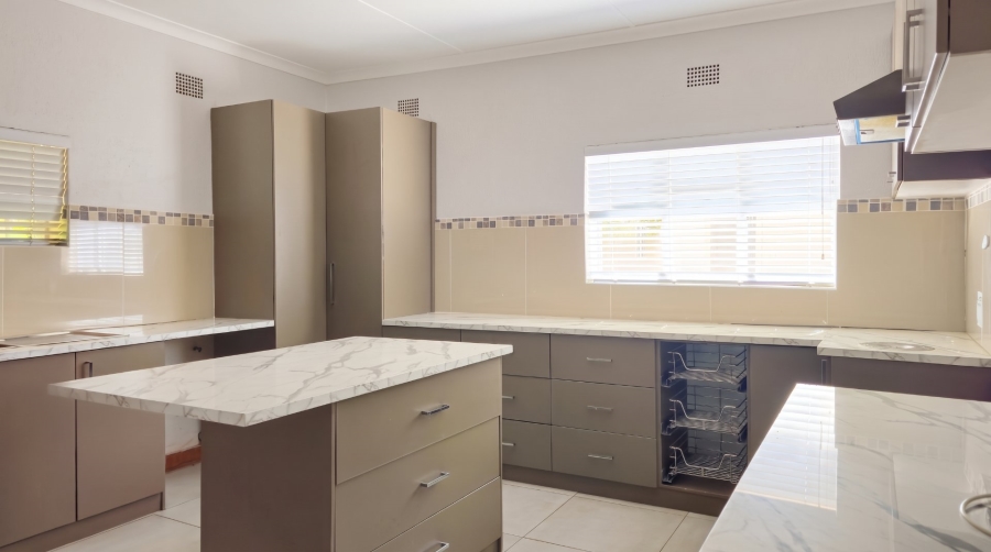 To Let 3 Bedroom Property for Rent in Noordhoek Free State